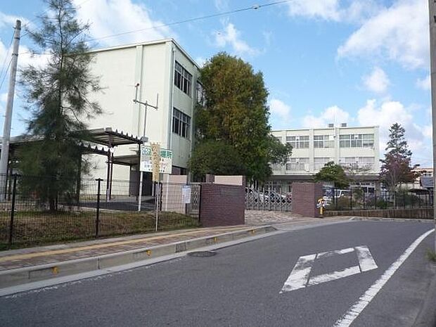 草津市立老上小学校まで720m