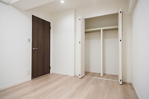 洋室1は廊下からアクセスする独立性の高いお部屋なので、静かに過ごしたい主寝室にピッタリのお部屋です。