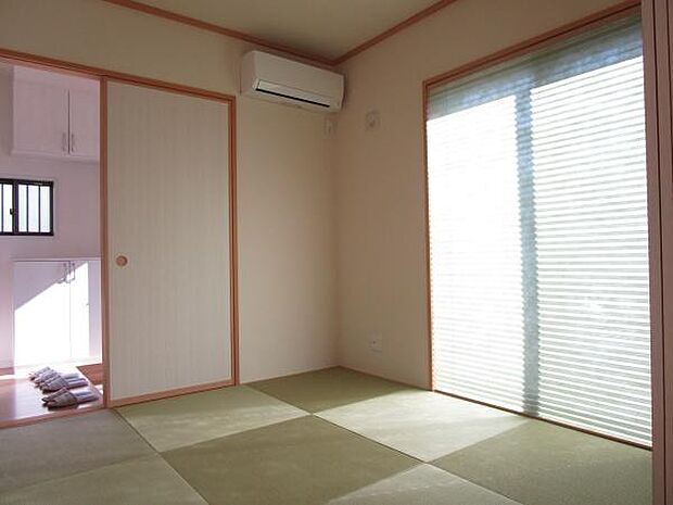 ＜和室／Japanese room＞4.5帖の和室，収納付きです