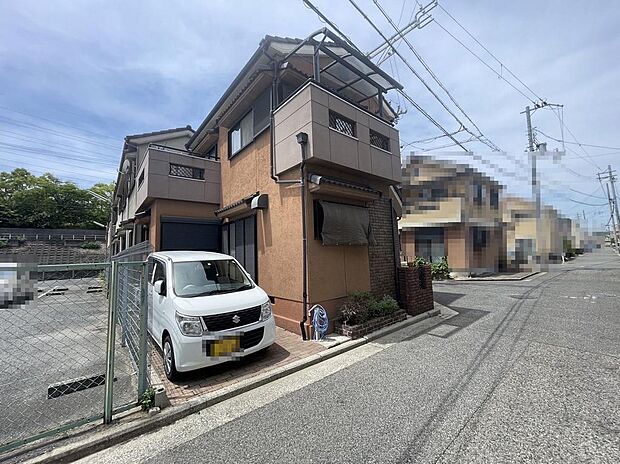 駐車スペースありますよ♪愛車の置き場所に困りませんね！