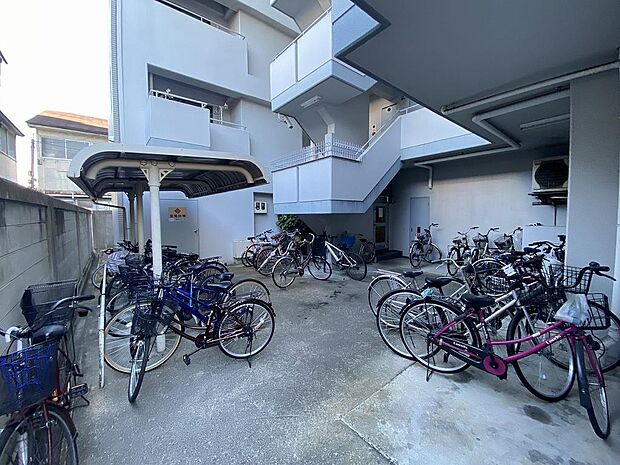 駐輪場があるので、自転車置き場に困りませんね♪