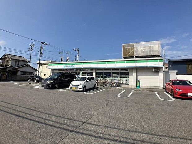 24時間営業なので、買い忘れなどがあった場合にも安心!日用品もあり便利です。