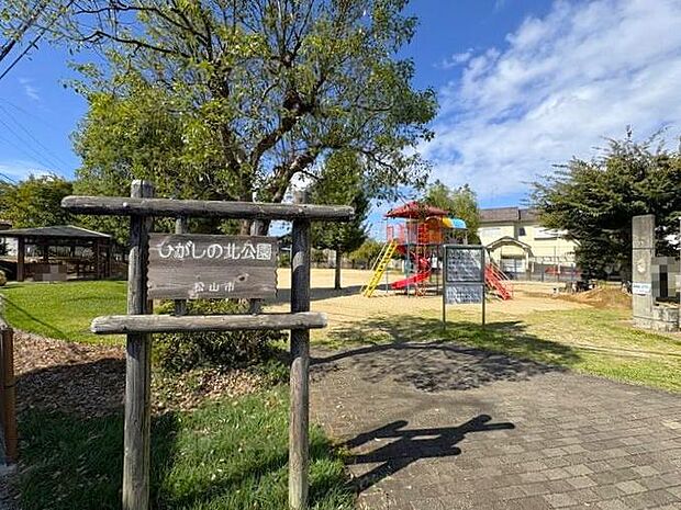 お子様のいらっしゃるご家庭には嬉しい、徒歩約3分にある公園。遊具やベンチもあるのでお散歩に最適です。