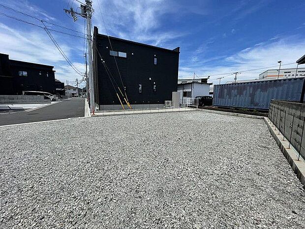 充分な広さがありますので、敷地内に駐車スペースを作ることも可能です♪