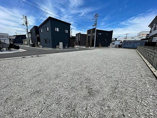 周辺は新築住宅が次々と建築されています!