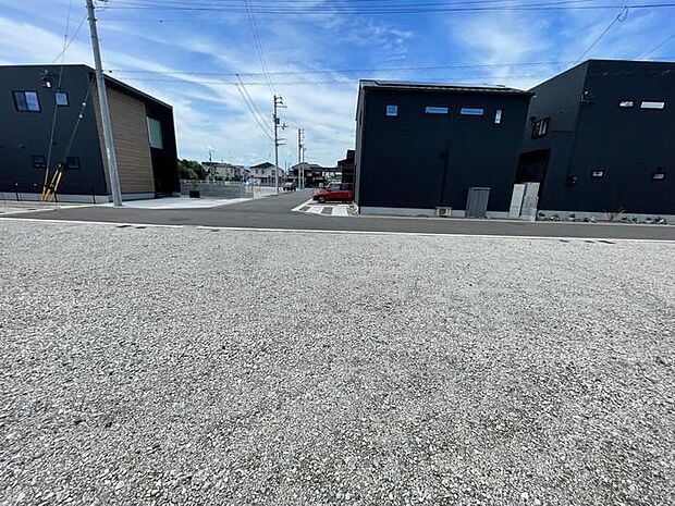 南面道路ですので陽当たり良好です♪