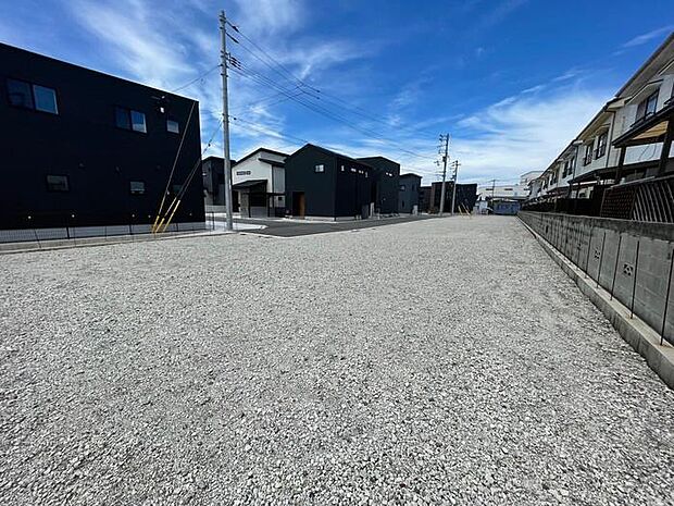 周辺は新築住宅が次々と建築されています!