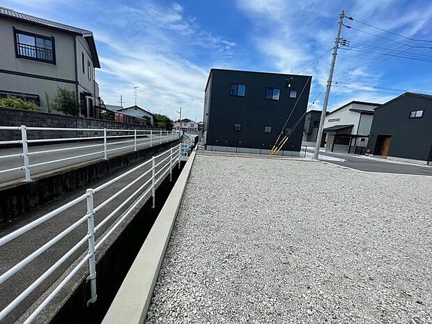 更地の状態ですので、土地の状態が確認できて安心です♪