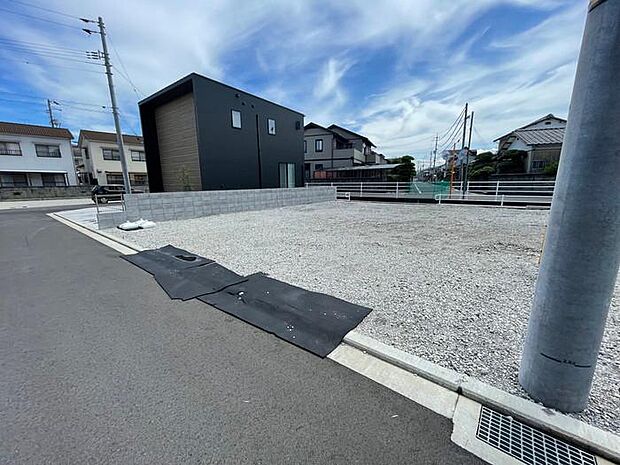 周辺は新築住宅が次々と建築されています!