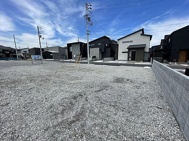 西側・東側建物がないので風通り良好です♪