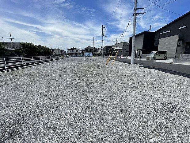 ファミリーマート西垣生店まで約250m♪