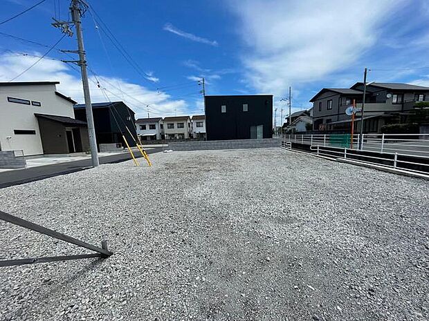 充分な広さがありますので、敷地内に駐車スペースを作ることも可能です♪