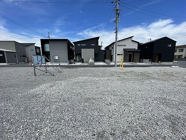 西側・東側建物がないので風通り良好です♪