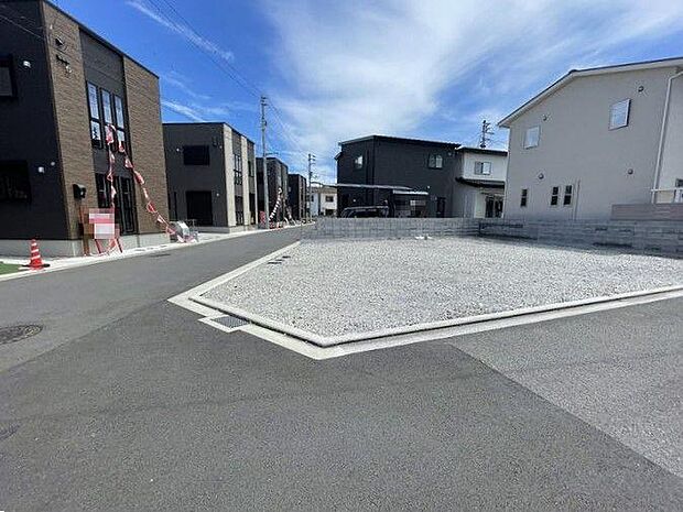 ファミリーマート西垣生店まで約250ｍ♪