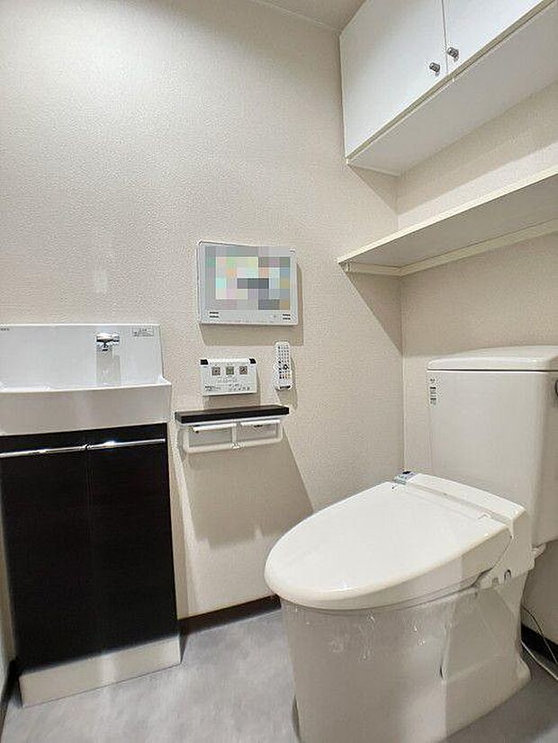 トイレは収納付♪あると嬉しい洗面スペースもついてます♪