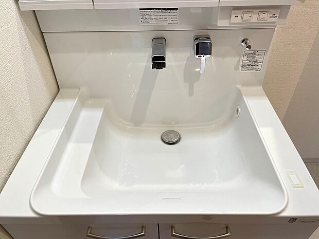 シンプルでおしゃれな洗面台の水栓