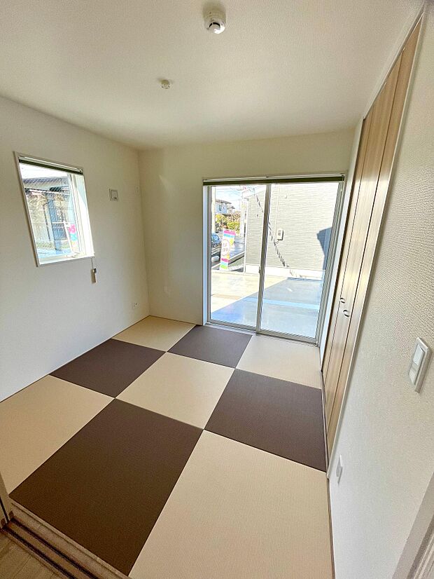 1階4.5帖和室は、お子様の遊び場やお昼寝、来客用の寝室にと多様な用途で使えます。