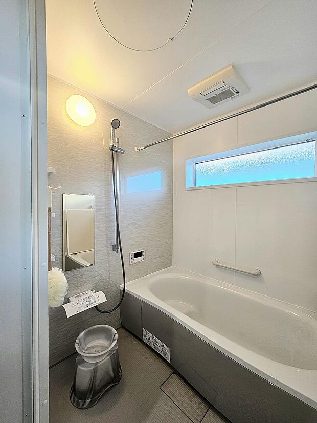 浴室暖房乾燥機付きのバスルーム