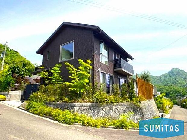 湯の山東の南西角地にある中古住宅です♪