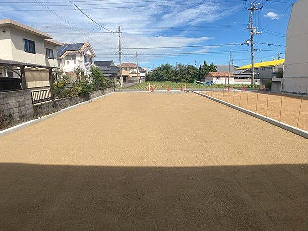 バス停まで徒歩約5分です♪