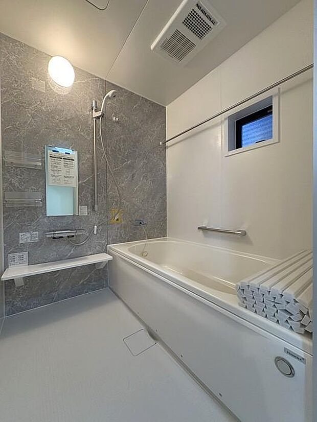 1日の疲れをゆったり癒してくれる浴室です♪浴室乾燥機付で天気を気にせず洗濯できるのが嬉しいですね♪