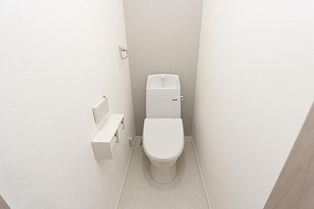 写真は1階トイレですが、2階にもあります♪