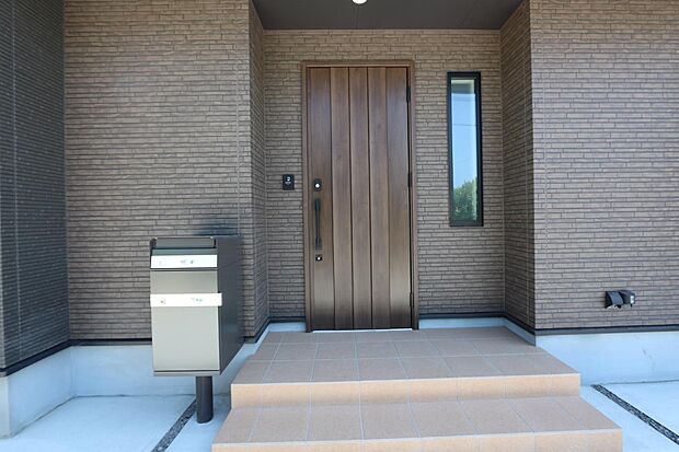 宅配ボックス付き　出かけていても安心です♪