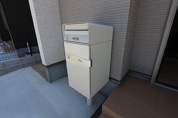 宅配ボックス付き　出かけていても安心です♪
