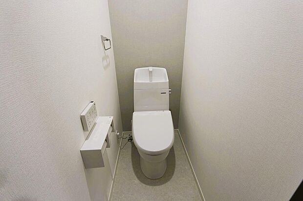 写真は1階トイレですが、2階にもあります♪