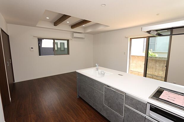 カウンターキッチンは、お子様の様子を家事をしながら見れるので安心♪