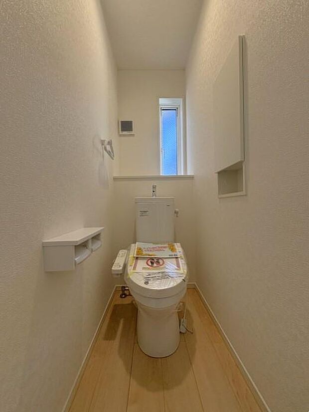 トイレは各階にございます♪忙しい時間帯にも2か所あると、安心感が増しますね♪