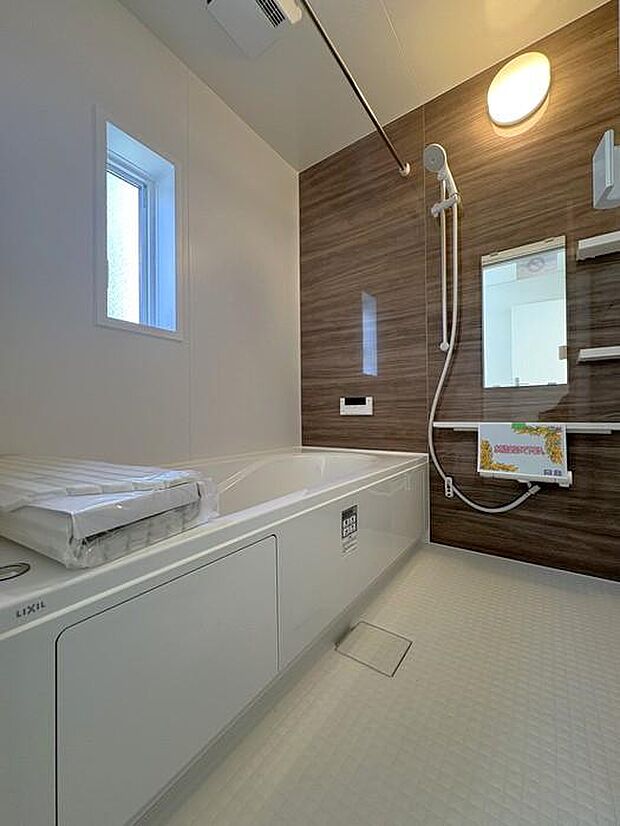 1日の疲れをゆっくり癒せる浴室です♪浴室乾燥機付で、天気を気にする事なく洗濯ができるのが嬉しいですね♪