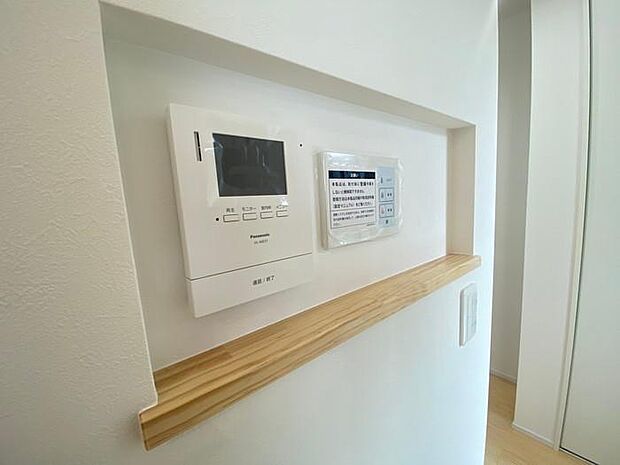 モニター付きインターホンなので、来客時に顔や声が確認ができる防犯面でも嬉しいですね♪