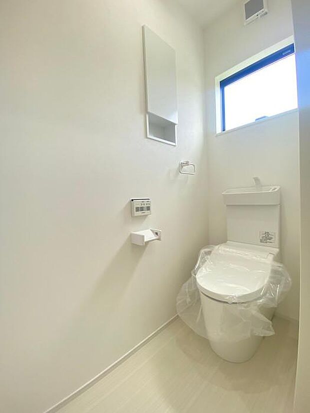 2階のトイレです♪各階にトイレがあると、忙しい時間帯にもより安心して使う事ができますね♪