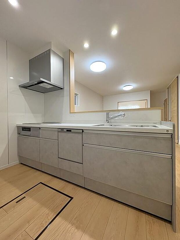 食洗機付きキッチンで、洗い物の負担を軽減。忙しい毎日をサポートしてくれる家事ラク設備です♪