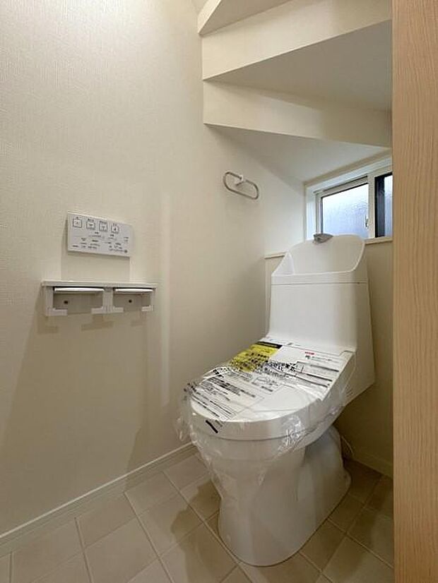 階段下のスペースを上手に活用したトイレ♪毎日気持ちよく使えて、快適でリラックスできるひとときに♪