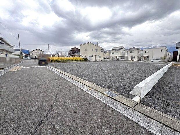 広めの土地なので、敷地内に駐車スペースを多く確保することも可能です♪