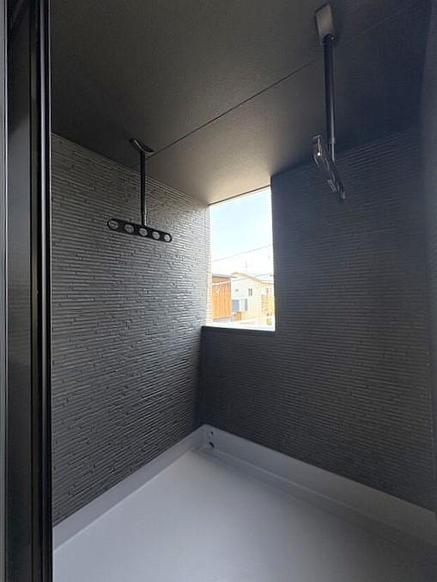 2階主寝室から行けるバルコニーです♪南側にあり日当たり良好♪インナーバルコニーなので、急な小雨も安心です♪