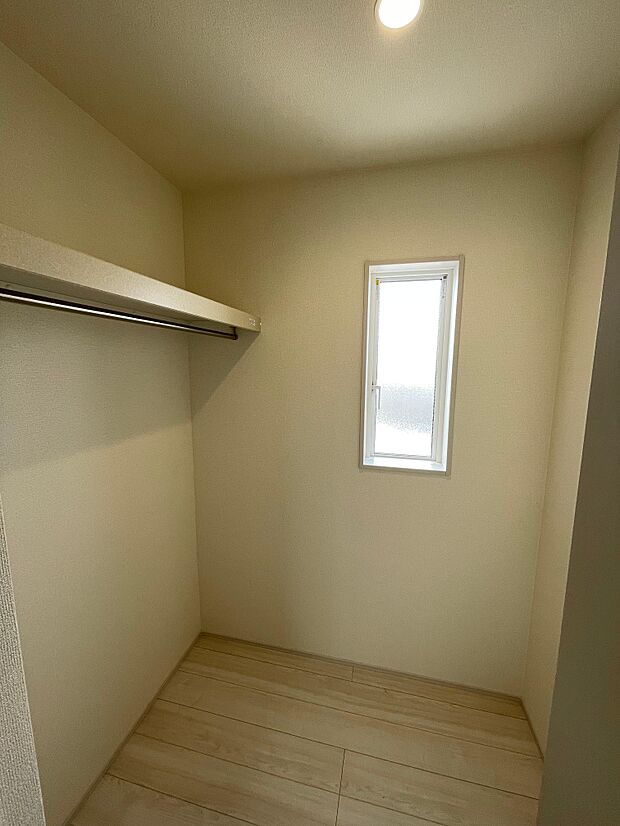 大容量の嬉しいウォークインクローゼット付き♪