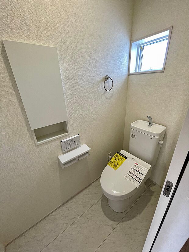 2階にもトイレがあるため混み合う朝も安心です♪