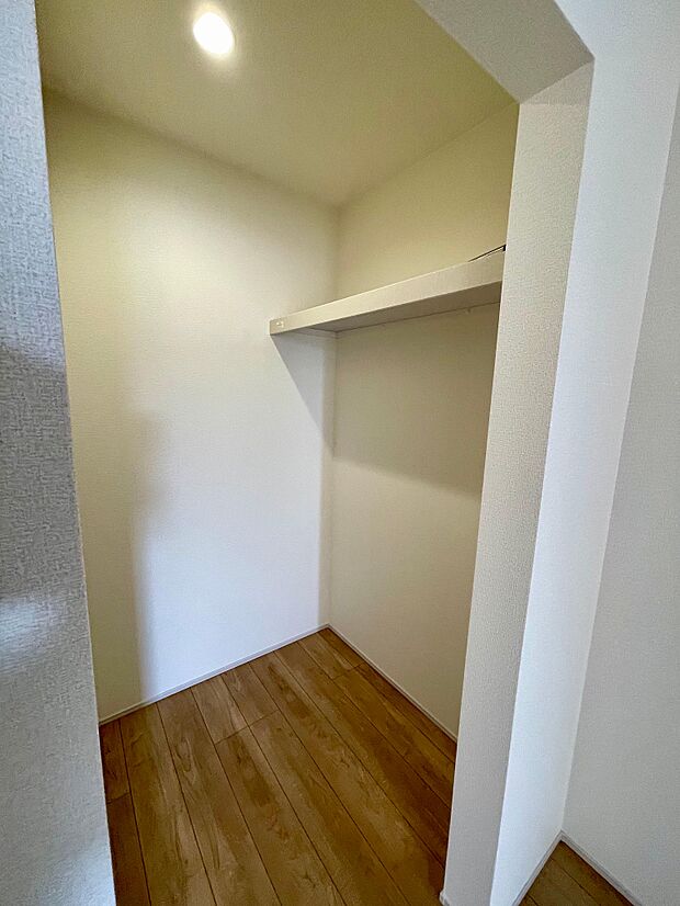 大容量の嬉しいウォークインクローゼット付き♪