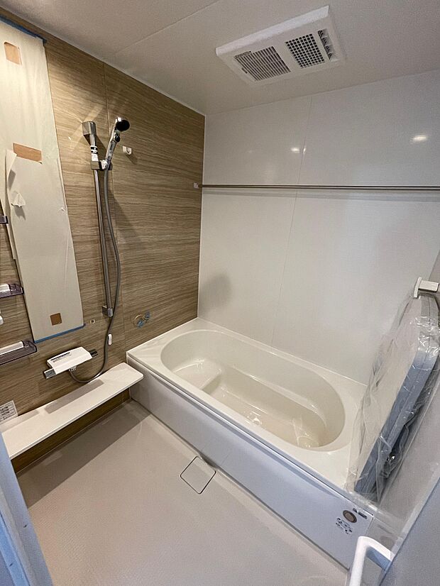 床の乾きやすい1坪タイプの浴槽♪