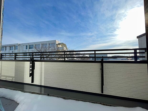 ワイドバルコニーからの眺めは最高です♪