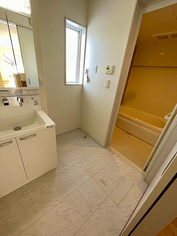 ゆったりとした洗面脱衣所