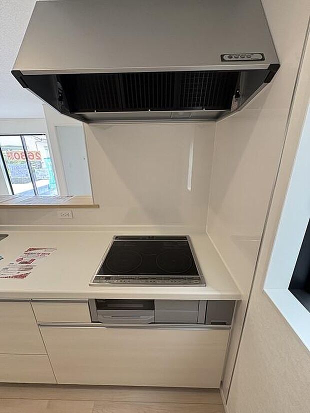 ローソン松山平田店まで約550ｍ♪夜遅くや早朝にも必要なものが購入できて便利です♪