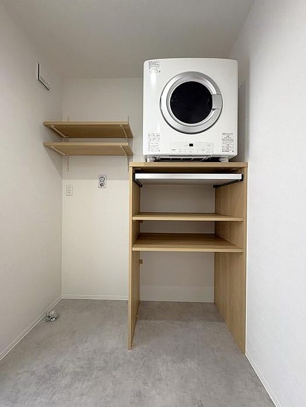洗濯乾燥機が備わっているので、洗濯から乾燥までスムーズにでき、家事の負担を減らします♪