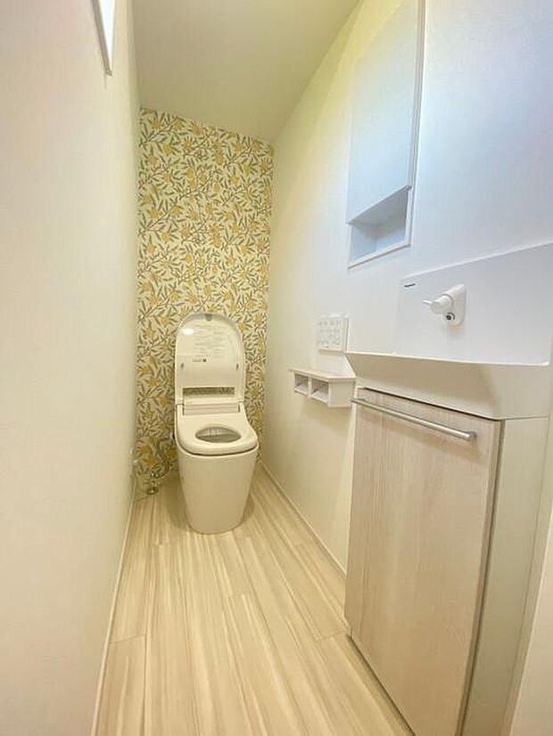 1階トイレは手洗い器付きで衛生面も安心♪暮らしやすさに配慮された使いやすい設計です♪