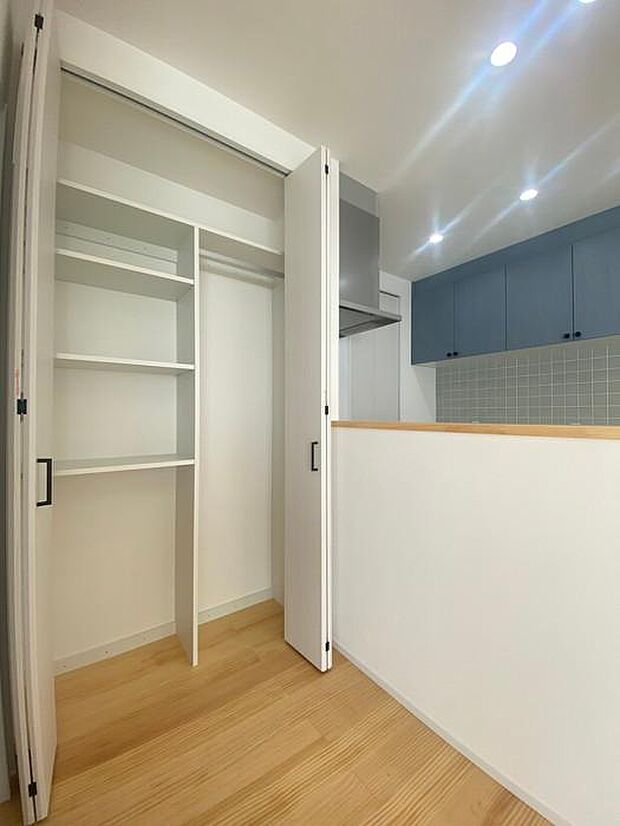 リビング収納付きで、日常の雑多なものもスマートに収納♪快適なリビング空間を実現します♪