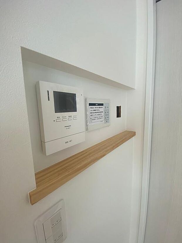 モニター付きインターホン等をニッチにまとめることで、見た目のすっきり感と使いやすさの両立を叶えています♪