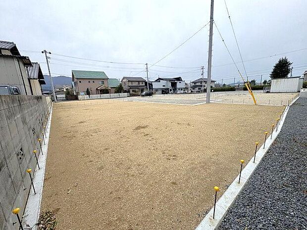 見奈良駅まで徒歩約4分です♪横河原や久米や松山市駅方面へアクセスしやすい路線です♪